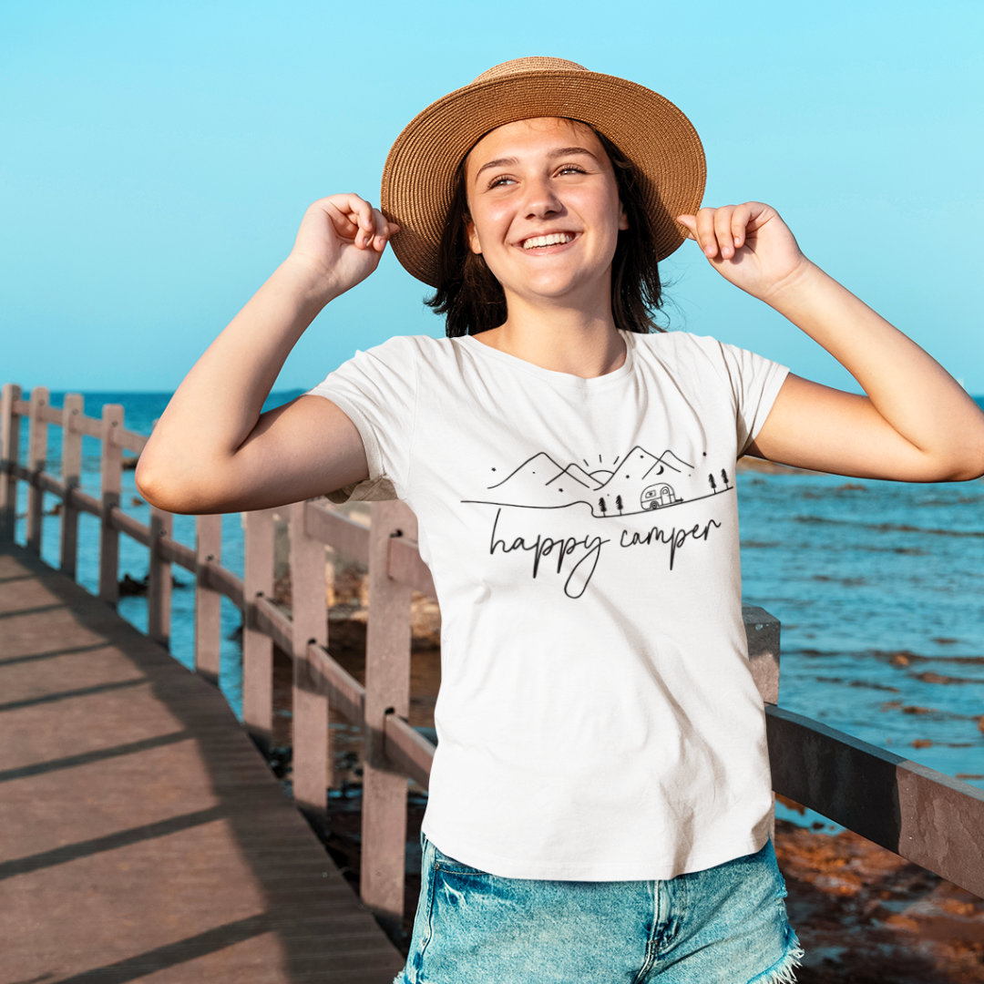 Happy Camper "Wohnwagen" || Premium Organic Shirt Frauen